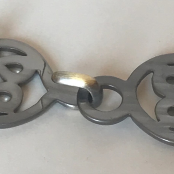 celtic swirl cloak clasp in silver - Picture 7 of 7